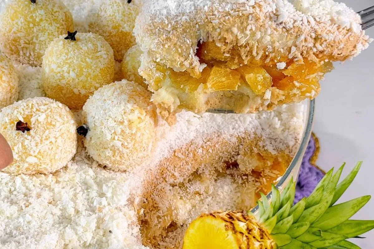 Torta cremosa de abacaxi na travessa que desmancha na boca: