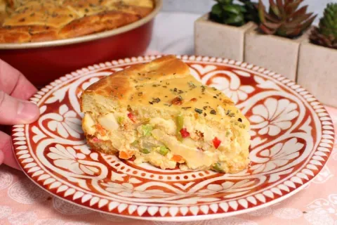 Torta cremosa de palmito feita com um recheio maravilhoso e 