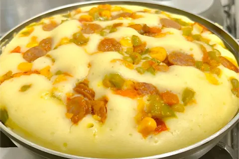 Torta cremosa na frigideira um lanche simples fácil e prátic