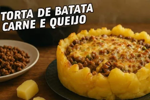Torta de batata assada no forno, com um recheio cremoso que 