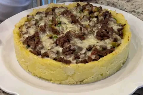Torta de batata com carne: uma combinação irresistível e com