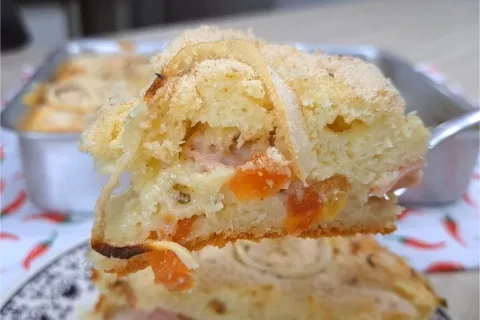Torta de cebola com queijo: ótima para substituir o jantar n