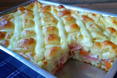 Torta de cebola molhadinha e suculenta: não existe massa mai