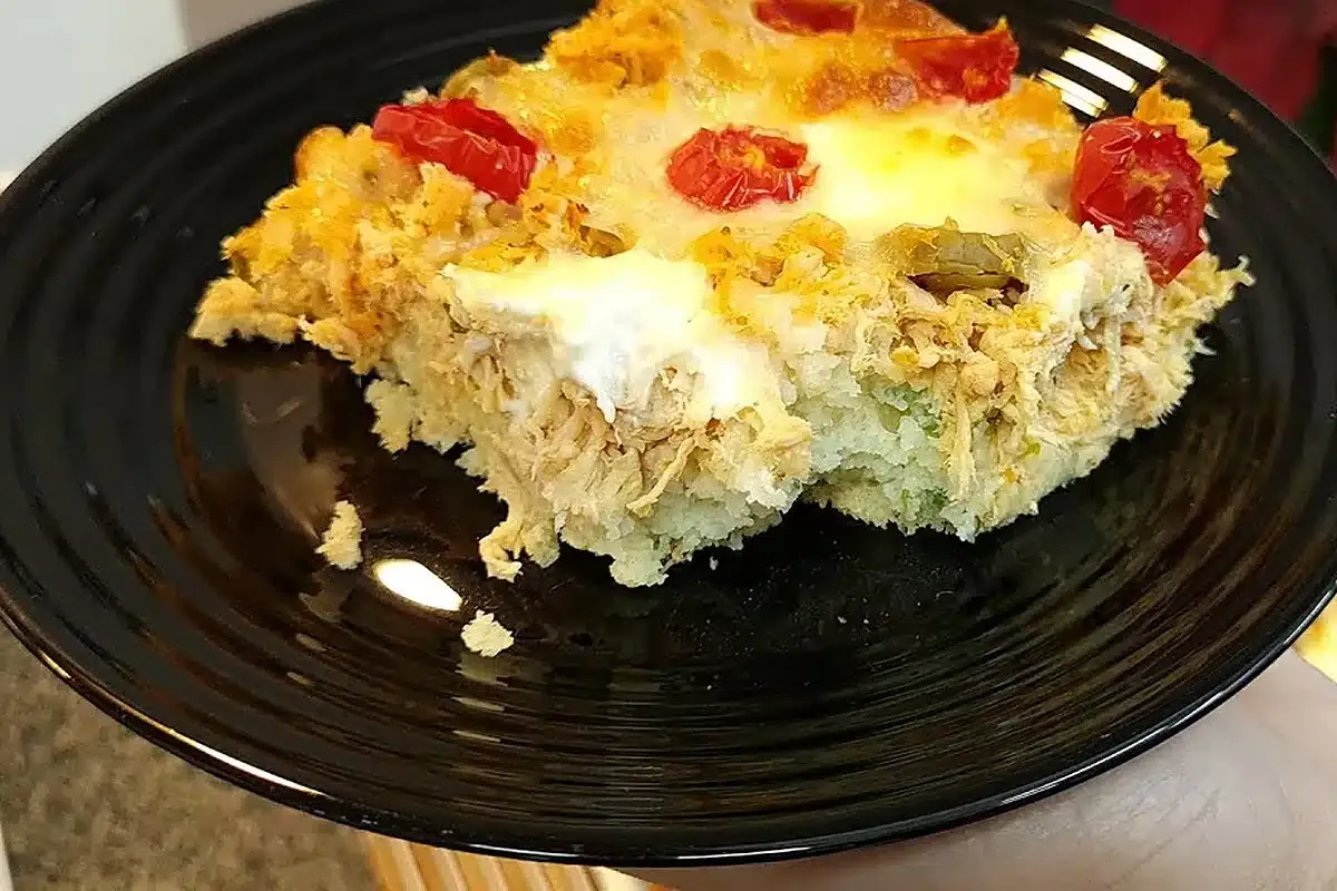Torta de frango com massa italiana bem saborosa, um lanche p