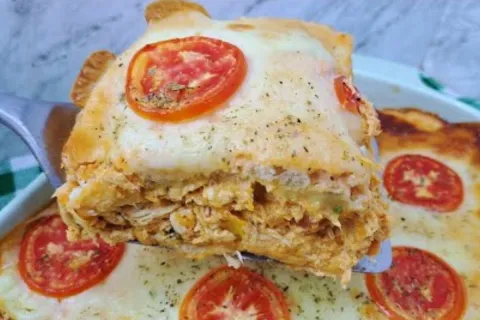 Torta de frango com pão de forma super cremosa e prática par