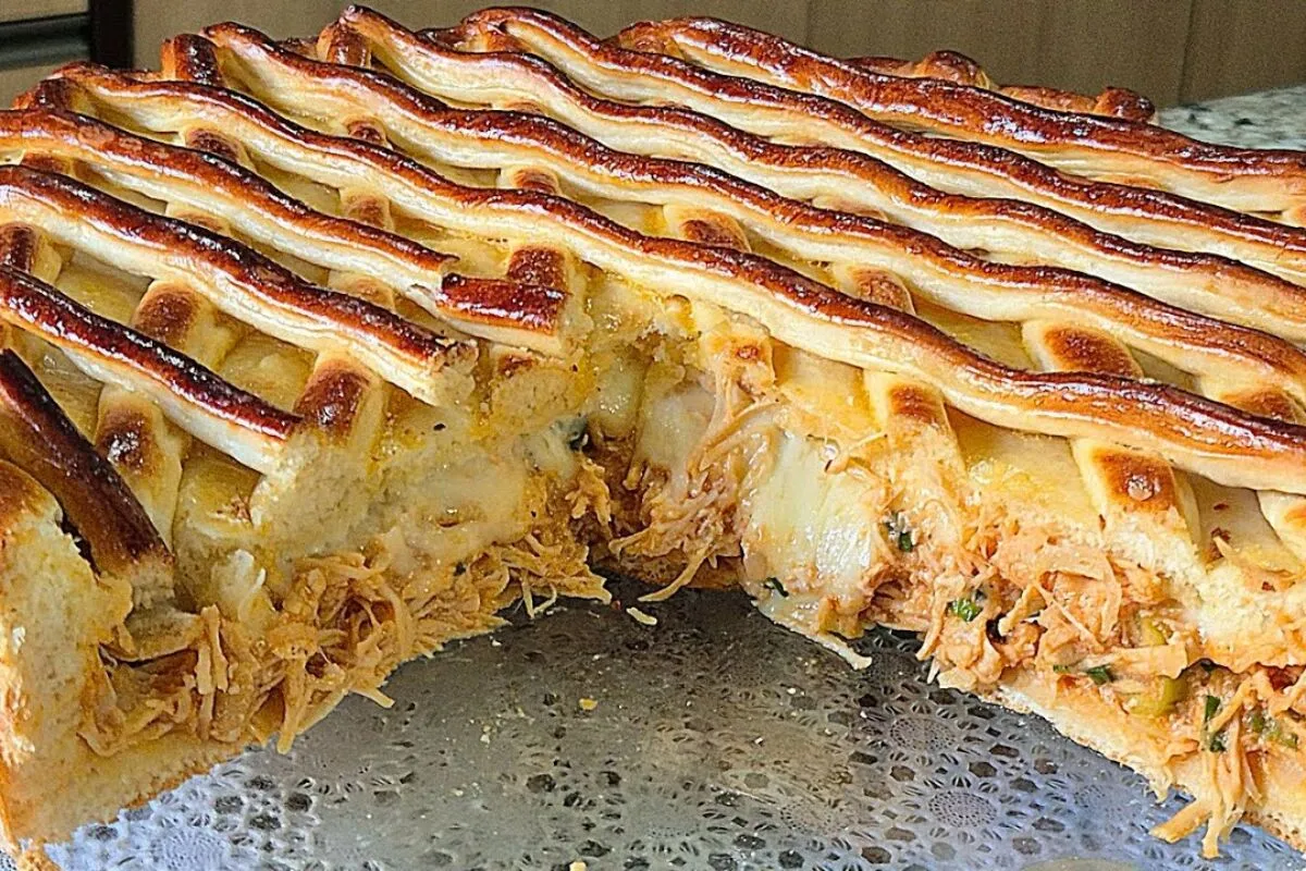 Torta de frango com requeijão: a receita de massa macia e mu