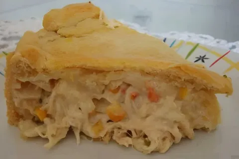 Torta de frango com requeijão mussarela e uma massa maravilh