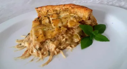 Torta de frango cremosa perfeita para o lanche ou jantar que