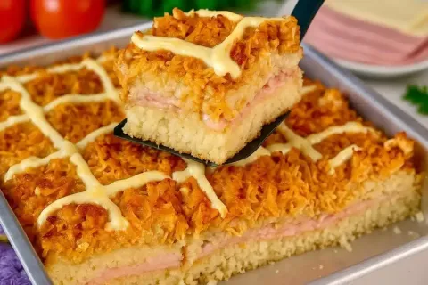 Torta de frango diferente que vira uma verdadeira pizza com 