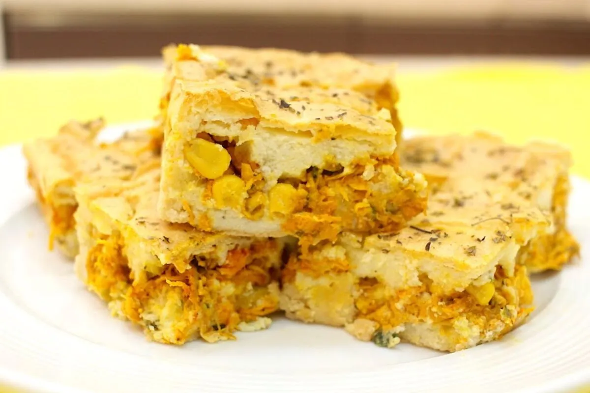 Torta de frango sem farinha feita aproveitando as sobras de