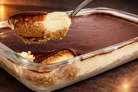 Torta de limão de travessa, que é rápida de fazer e fica per