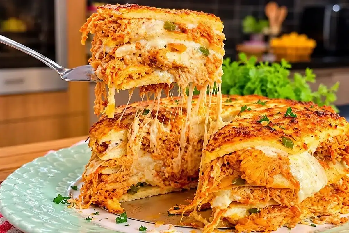Torta de liquidificador cremosa rápida e fácil, com recheio