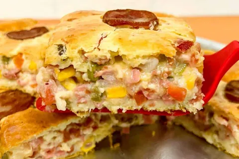 Torta de liquidificador fácil e deliciosa feita com massa fo