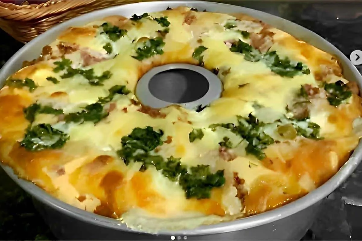 Torta de liquidificador salgada recheada muito fácil é só ba