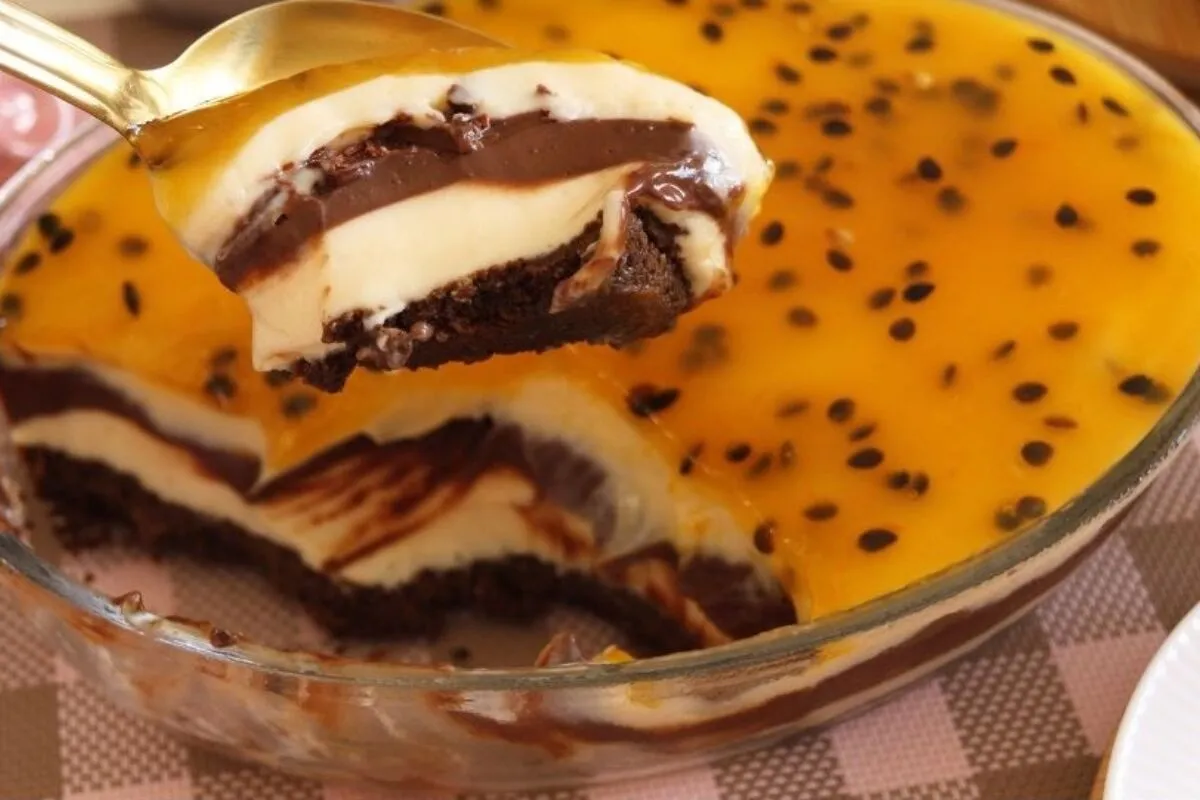 Torta de maracujá com chocolate, que fica super cremosa, uma