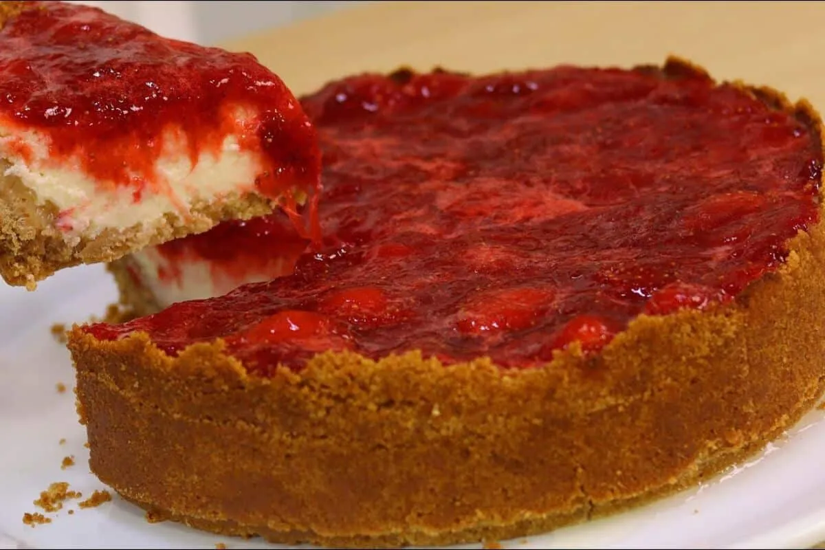 Torta de morango econômica e com sabor leve para ser a sobre