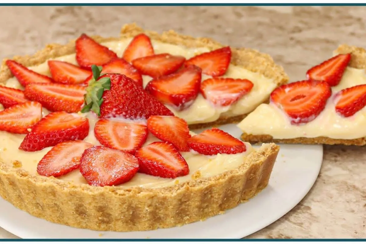 Torta de morango, uma sobremesa divina com creme, que é muit