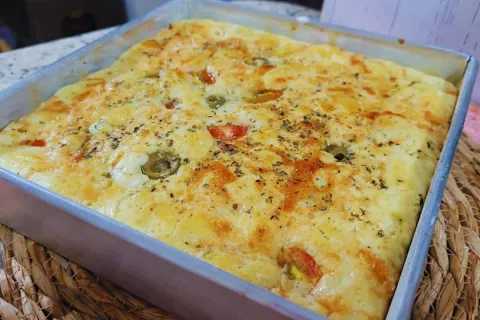 Torta de pizza sem farinha, que também não leva leite e fica