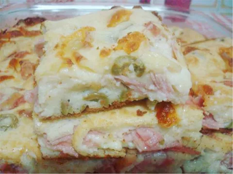 Torta de presunto e queijo de liquidificador com massa de ba