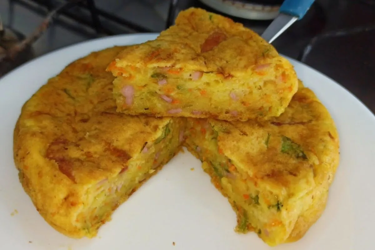 Torta de tapioca de frigideira com 1 ovo feita em 10 minutos