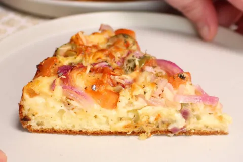 Torta de tomate com queijo saborosa e bem recheada, para um 