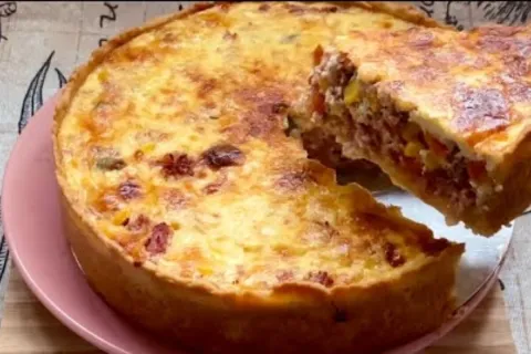 Torta gigante de 2 ingredientes com uma massa bem fácil: um 