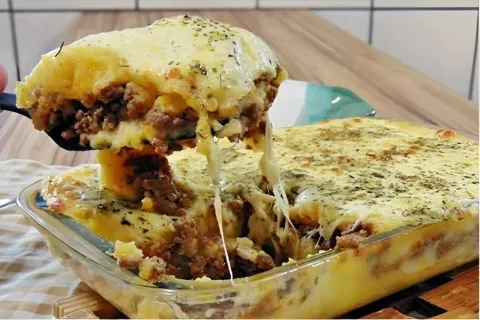 Torta madalena um escondidinho de carne moída delicioso para
