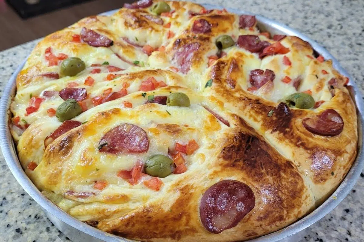 Torta pão de linguiça super fácil e deliciosa: fica um lanch