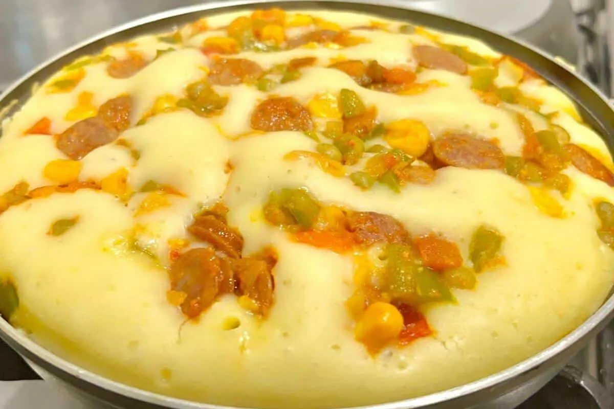 Torta salgada com massa de maisena feita na frigideira fica