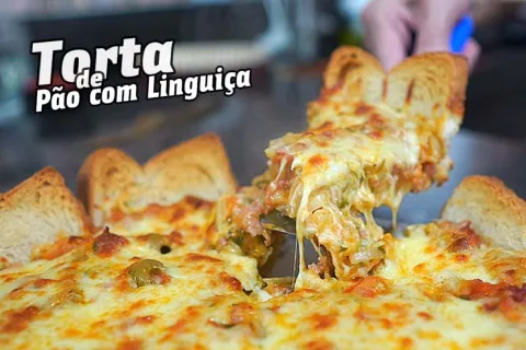 Torta salgada de linguiça feita com pão de forma, um lanche 