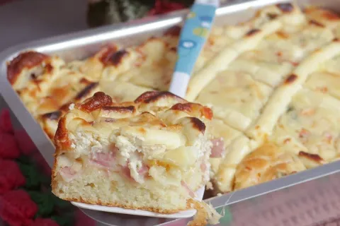 Torta salgada de liquidificador com massa leve e fofinha, um