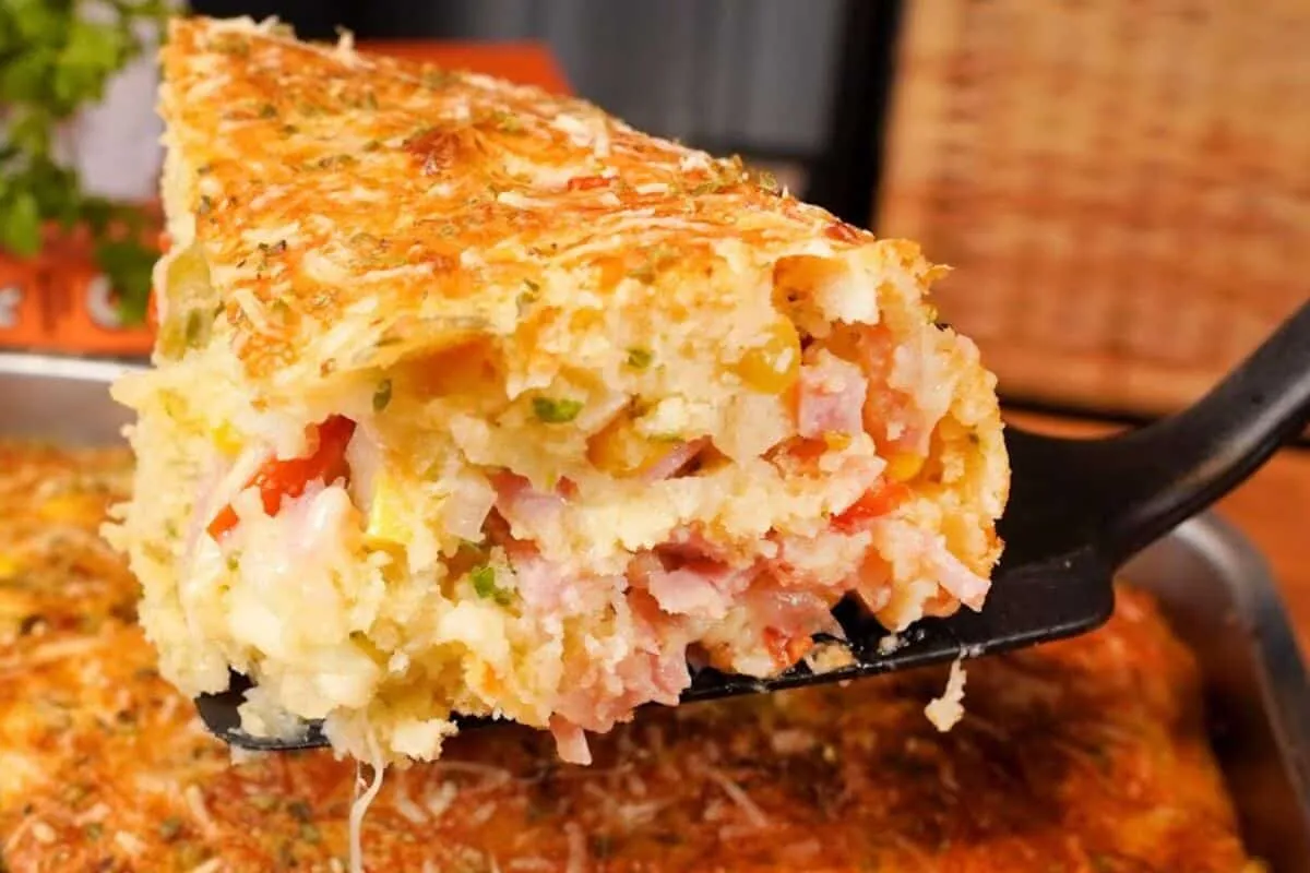 Torta salgada simples e deliciosa, mexeu tá pronta e a massa