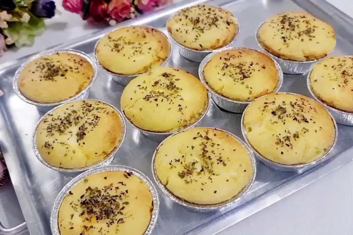 Tortinhas de frango, para um lanche rápido e fácil, com uma