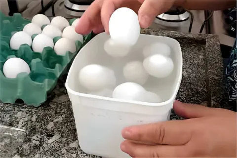 Uso essa dica para saber se os ovos estão novos ou velhos e 