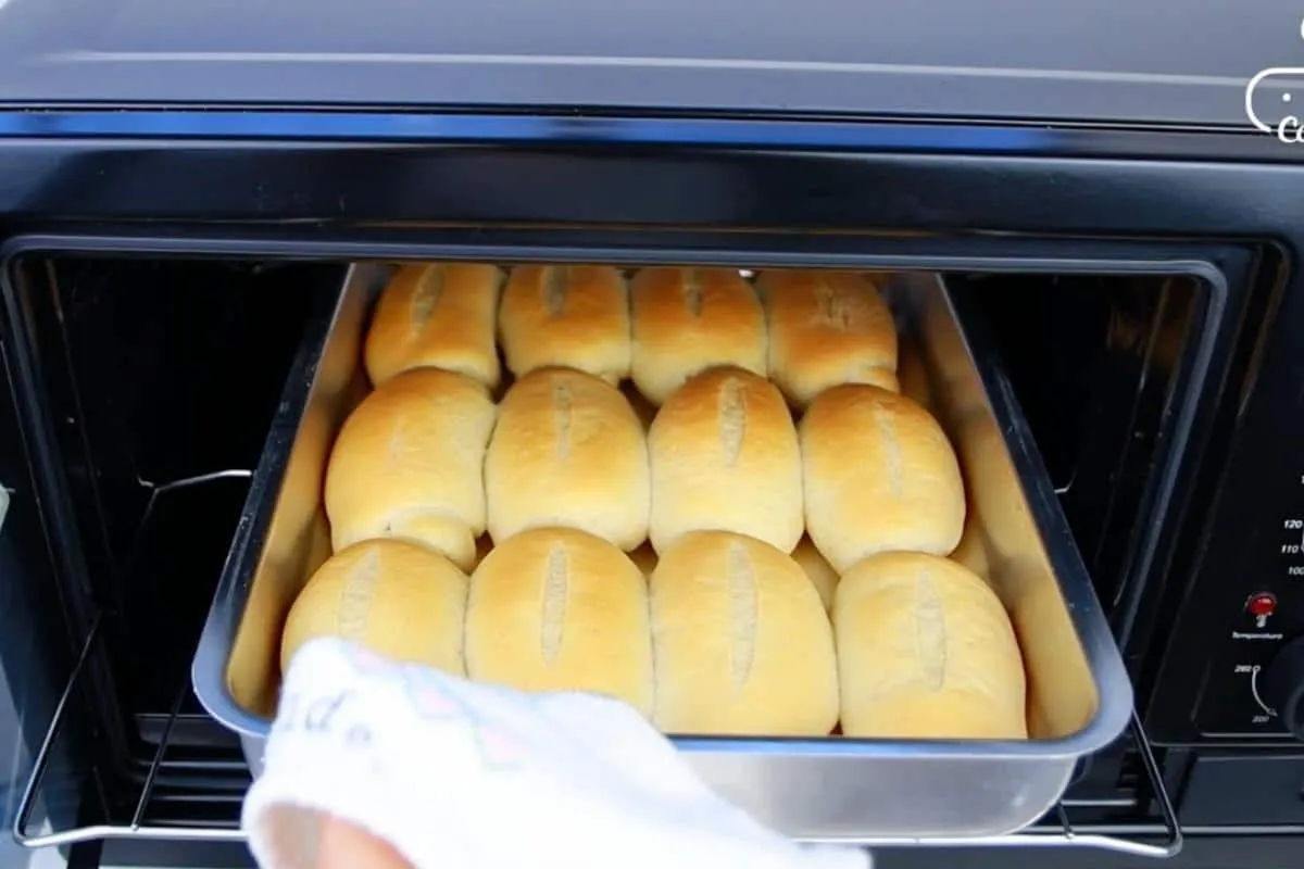 Veja como fazer pão francês caseiro para o café da manhã des