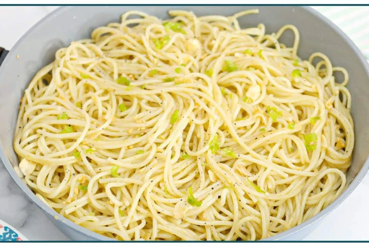 Veja como fazer um macarrão alho e óleo soltinho e super sab