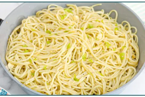 Veja como fazer um macarrão alho e óleo soltinho e super sab