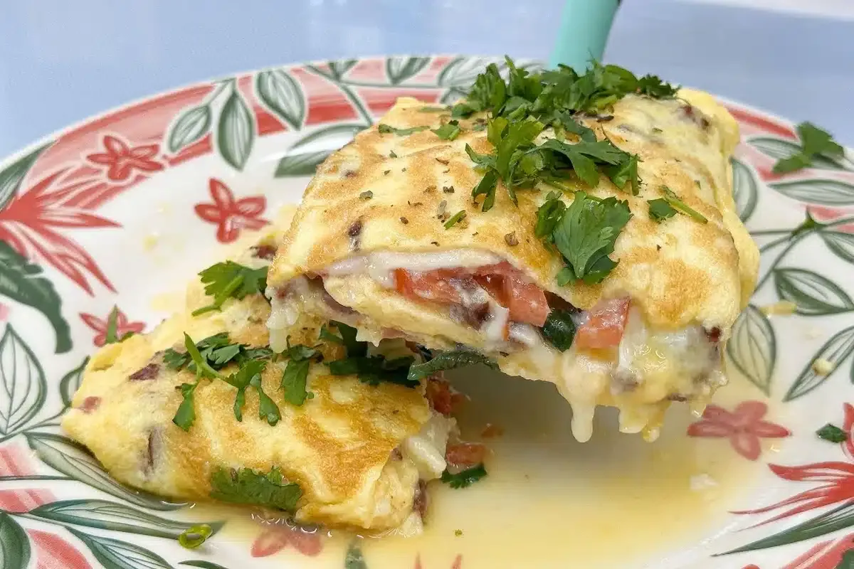 Veja como preparar omelete com queijo que é uma refeição com