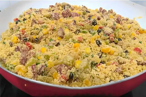 Veja como preparar uma farofa de natal completa e bem temper