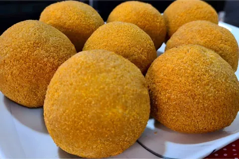 Você não vai acreditar como é feito esse salgado simples e s