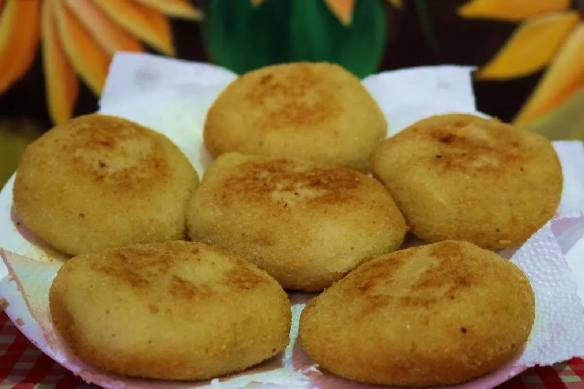 Você não vai acreditar do que é feito esse lanche recheado d