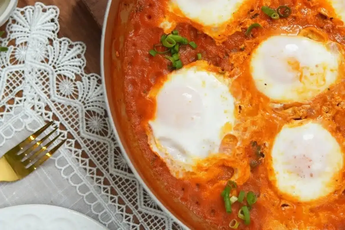 Você vai adorar esses ovos rancheiros no seu almoço: parece