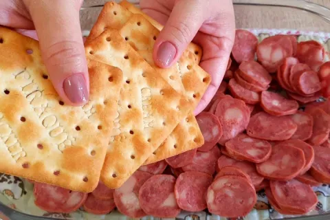 Você vai se surpreender com essa receita de calabresa gratin