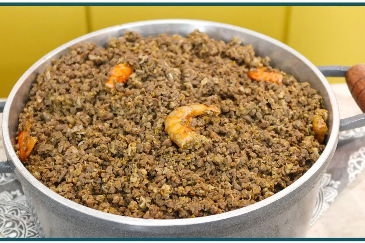 Xinxim de bofe bem temperado com caldo encorpado que vai sur