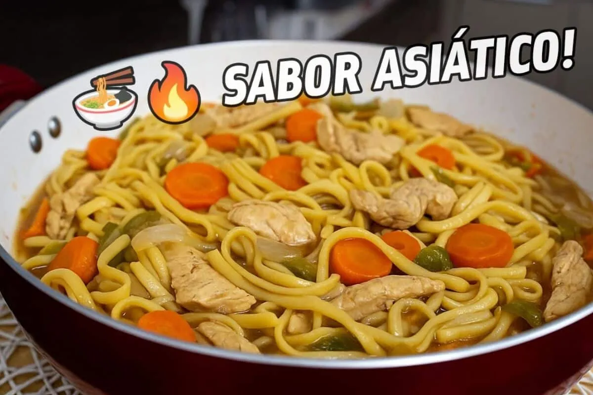 Yakisoba caseiro com um gostinho de restaurante oriental, pa