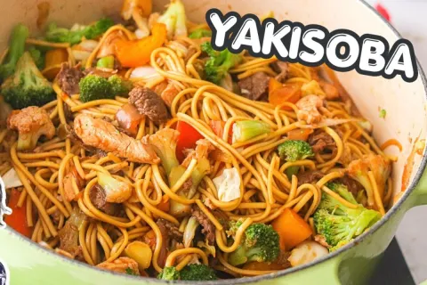 Yakisoba caseiro fácil e delicioso para você fazer um jantar