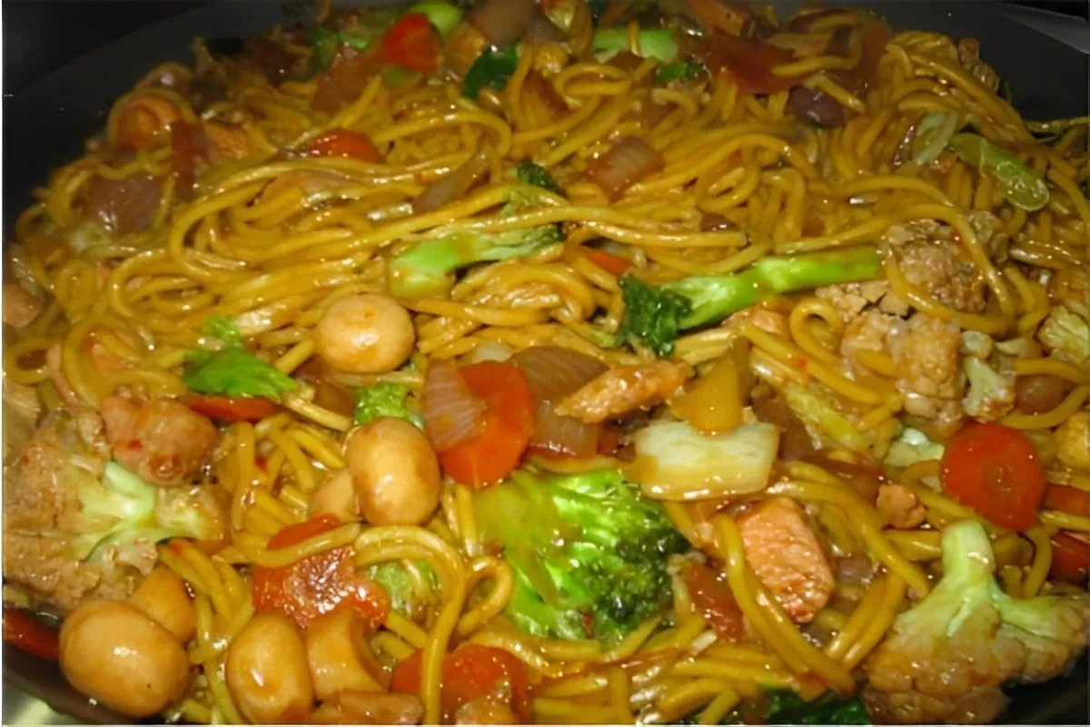 Yakissoba caseiro delicioso igual de restaurante chinês para