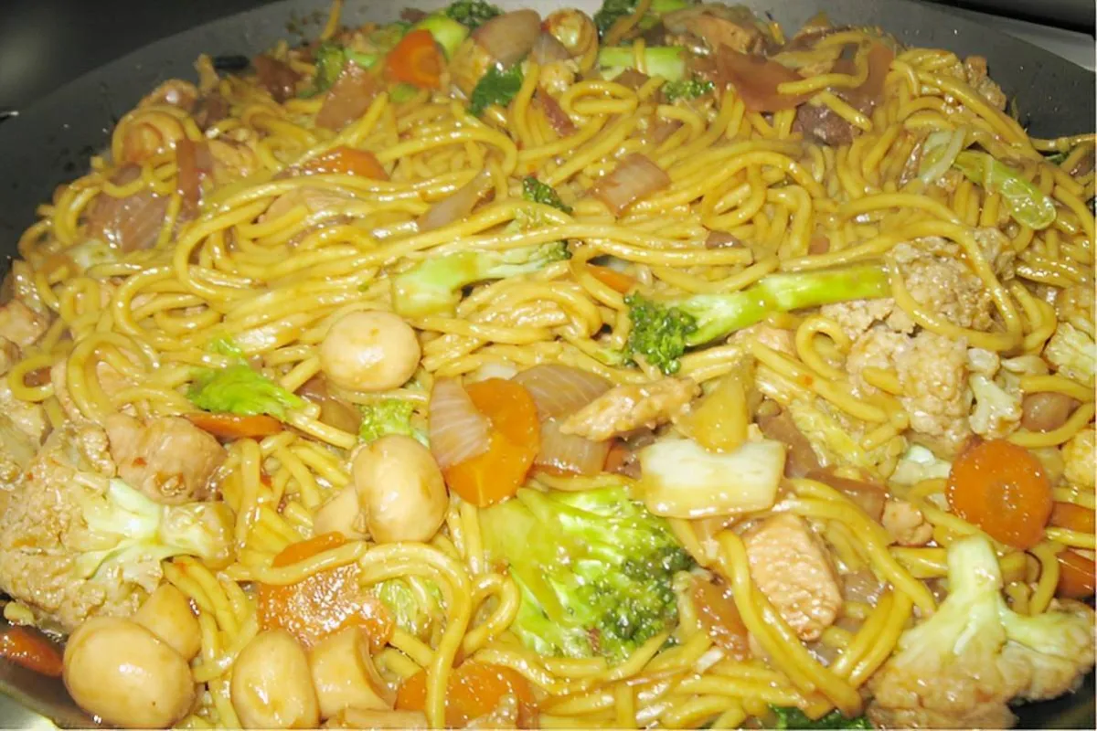 Yakissoba caseiro uma delícia receita igual daquele famoso r
